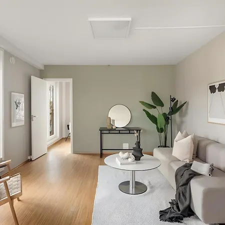 Апартаменти Top-floor With Balcony And Sea View *
