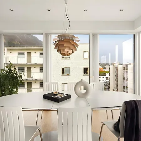 דירה Top-floor With Balcony And Sea View ברגן