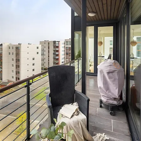 Top-floor With Balcony And Sea View * ברגן