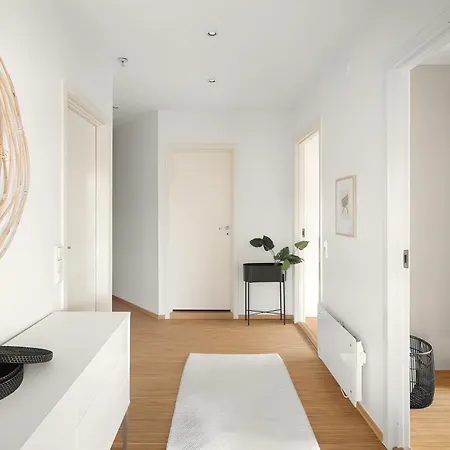 Top-floor With Balcony And Sea View