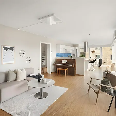 דירה Top-floor With Balcony And Sea View ברגן