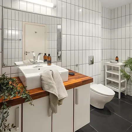 Top-floor With Balcony And Sea View דירה *