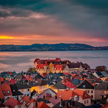 Apartment Top-floor With Balcony And Sea View Bergen