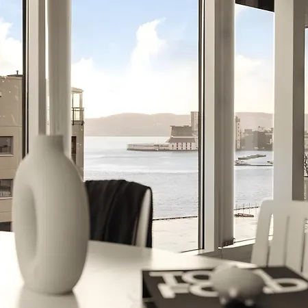Top-floor With Balcony And Sea View * ברגן