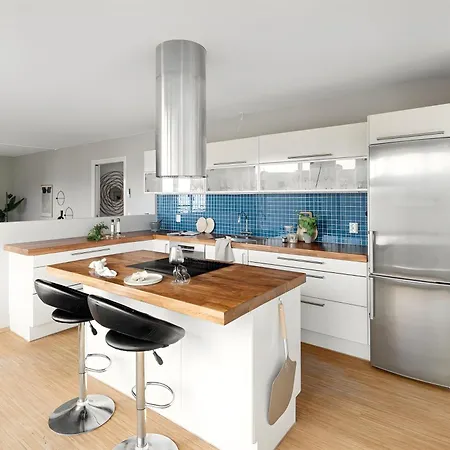아파트 Top-floor With Balcony And Sea View