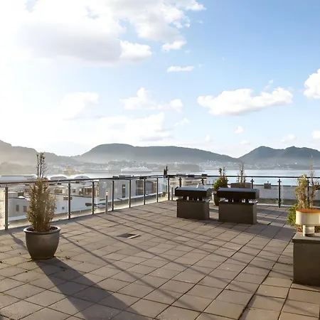 Top-floor With Balcony And Sea View * 베르겐